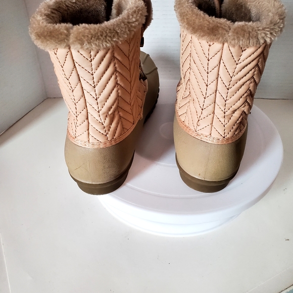 Baretraps Women's Beige and Blush Pink Duck Style Snowboots size 8 - Picture 3 of 6